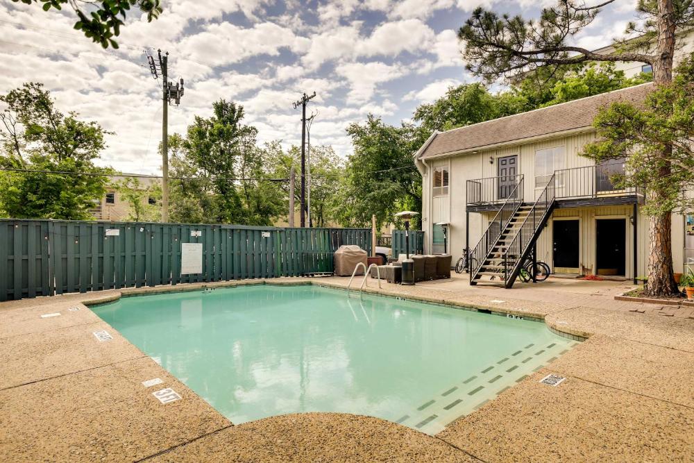 Dallas Condo with Pool Access - Walk to Knox Street!